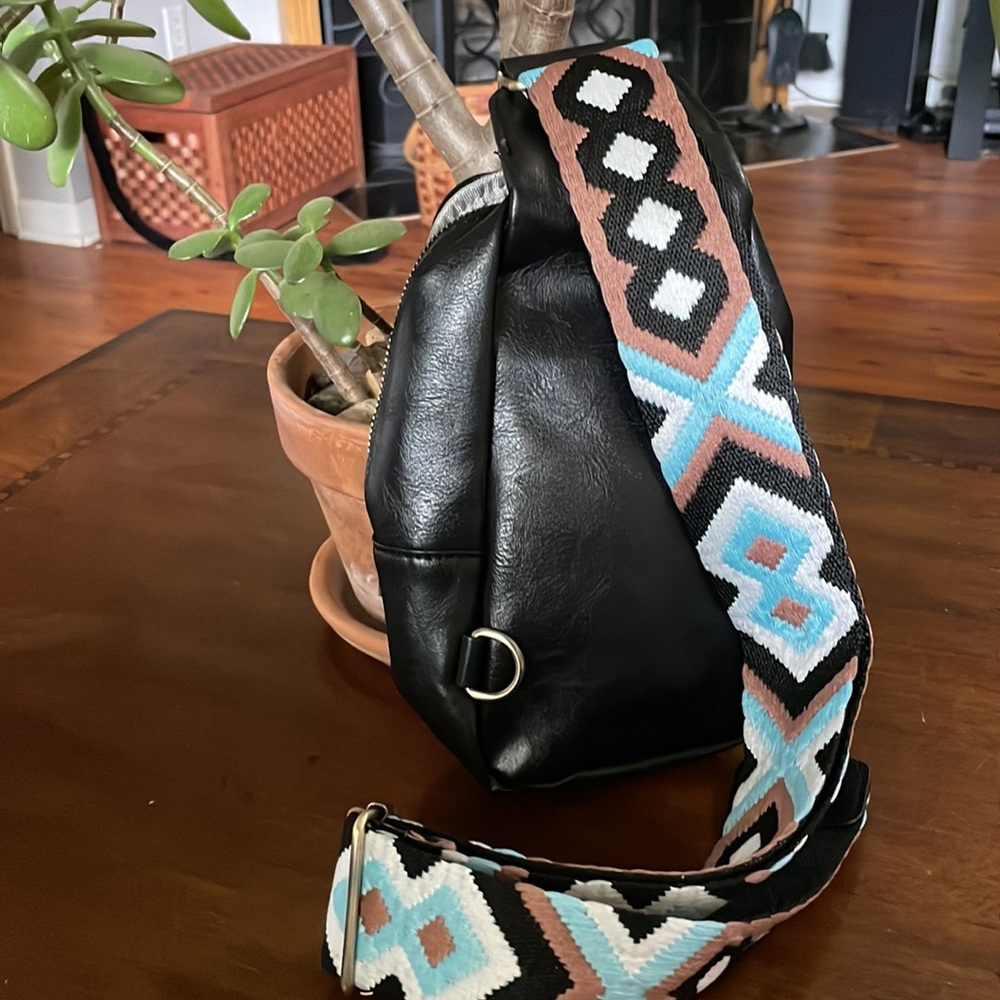 Black Sling Bag - Picture 4 of 6